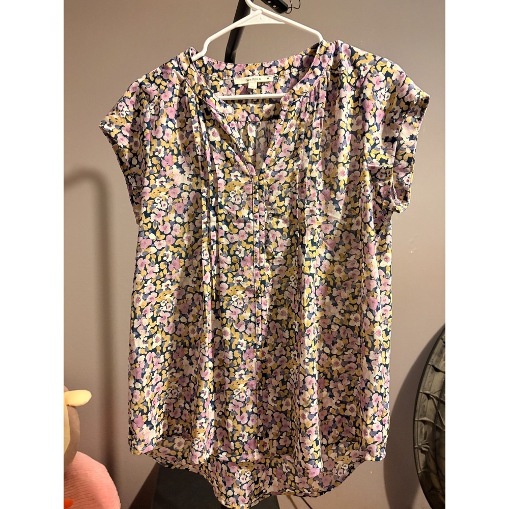 Fun2Fun Floral Print Blouse with Pleats‎ in Front, Sleeveless, Sz M